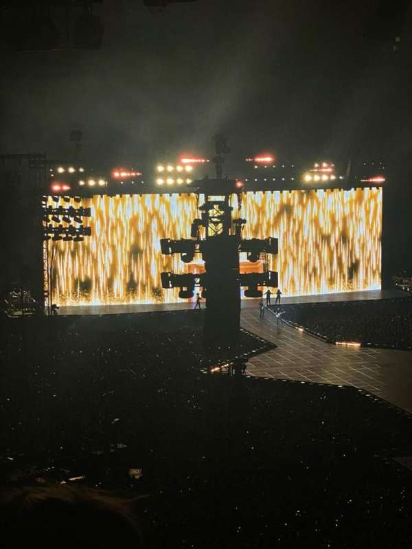 Paris La Défense Arena, section: 409, row: 52, seat: 27