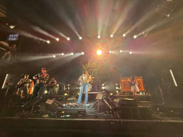 Terminal 5, section: Floor, row: 1