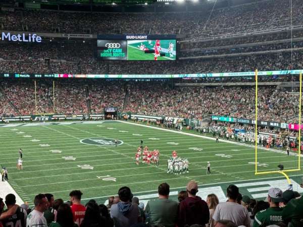 MetLife Stadium, section: 129, row: 39, seat: 10