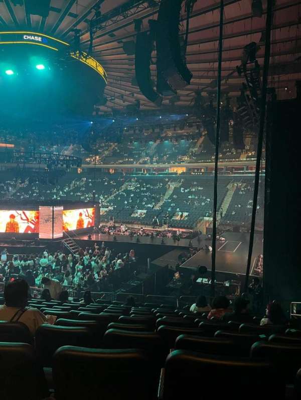 Madison Square Garden, section: 109, row: 16