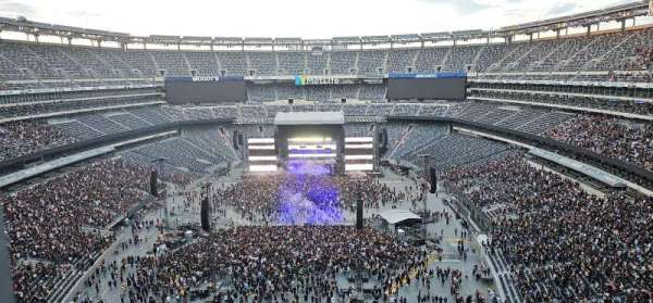 MetLife Stadium, section: 325, row: 5, seat: 17