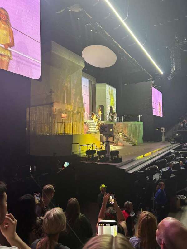 Royal Arena, section: 117, row: 11, seat: 343