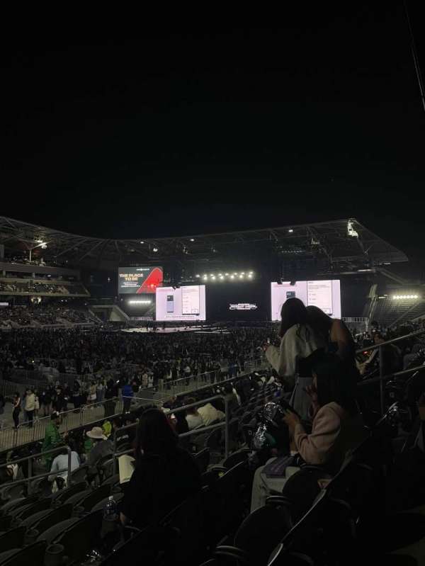 BMO Stadium, section: 117, row: Q, seat: 9