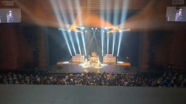 Toyota Oakdale Theatre, section: Loge 4, row: B, seat: 12