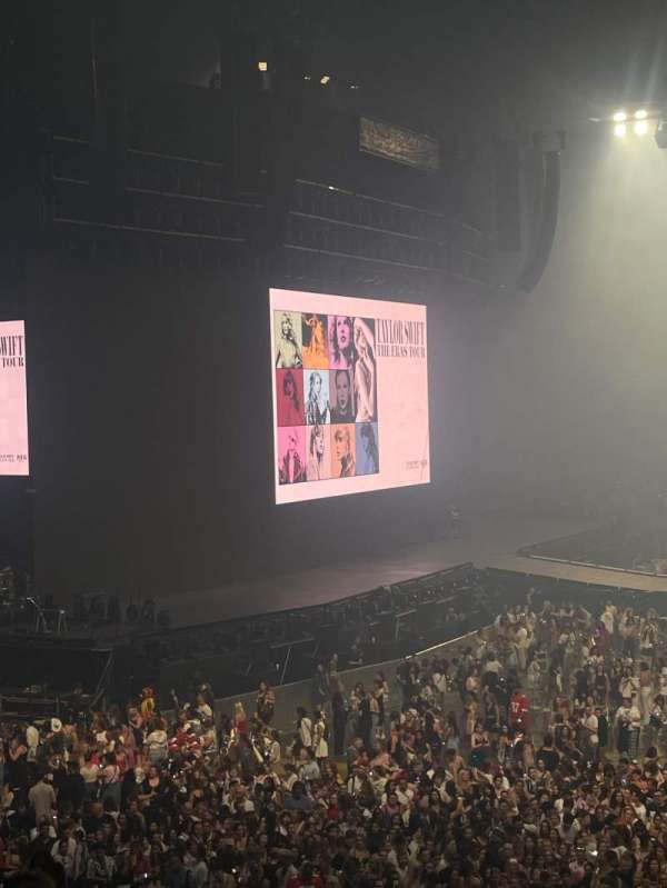 Paris La Défense Arena, section: 104, row: 27, seat: 2