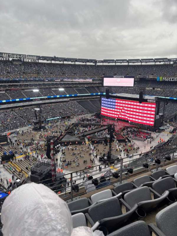 MetLife Stadium, section: 319, row: 8, seat: 9