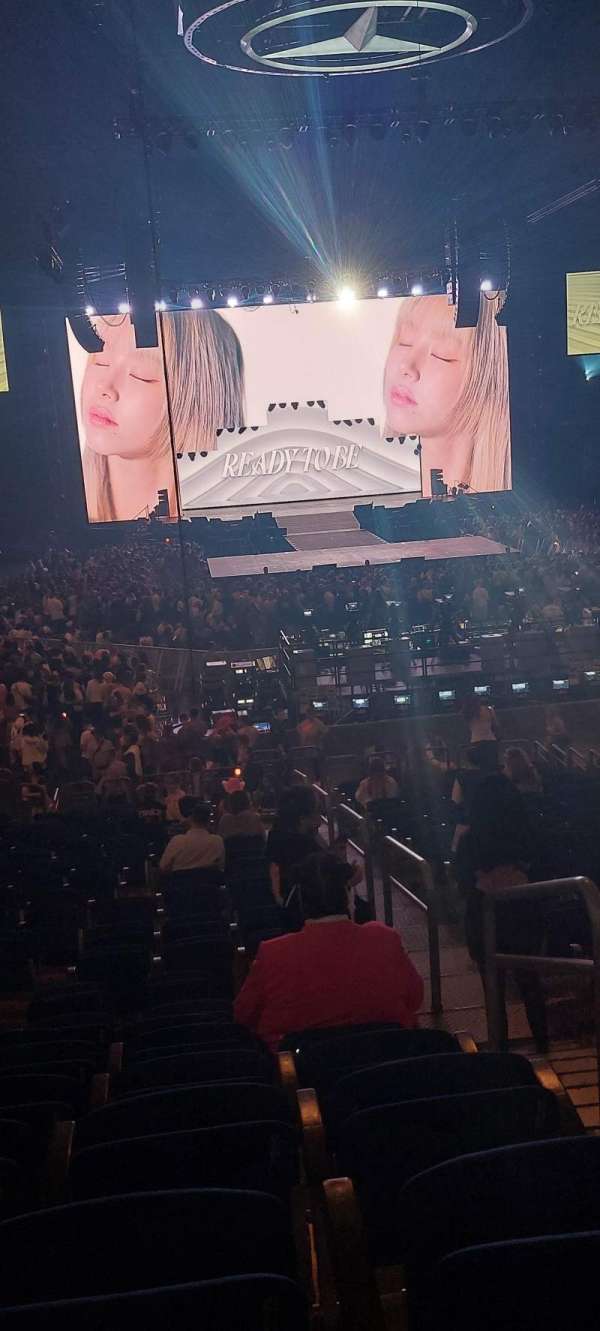 Uber Arena, section: 220, row: 20, seat: 22