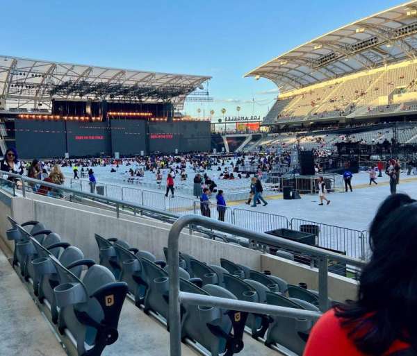 BMO Stadium, section: 127, row: E, seat: 13