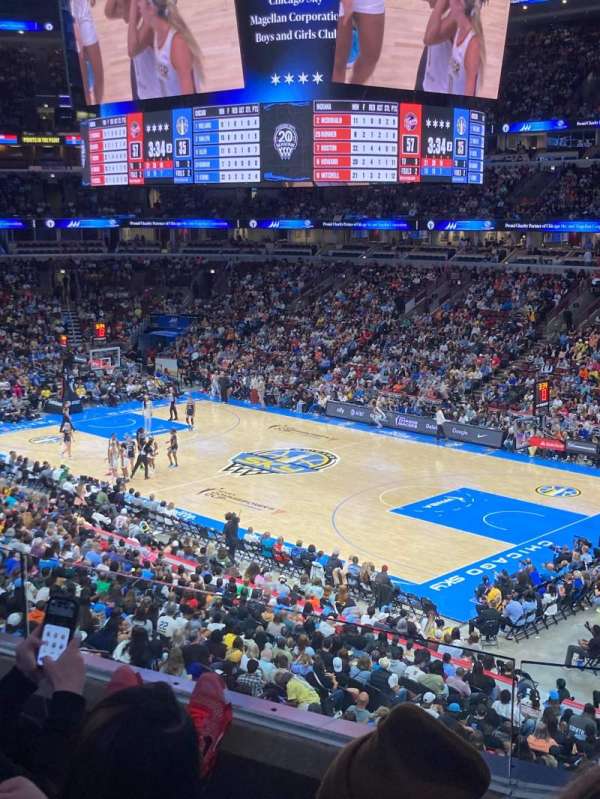 United Center, section: 214, row: 3, seat: 7