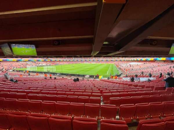 Emirates Stadium, section: 22, row: 28, seat: 693