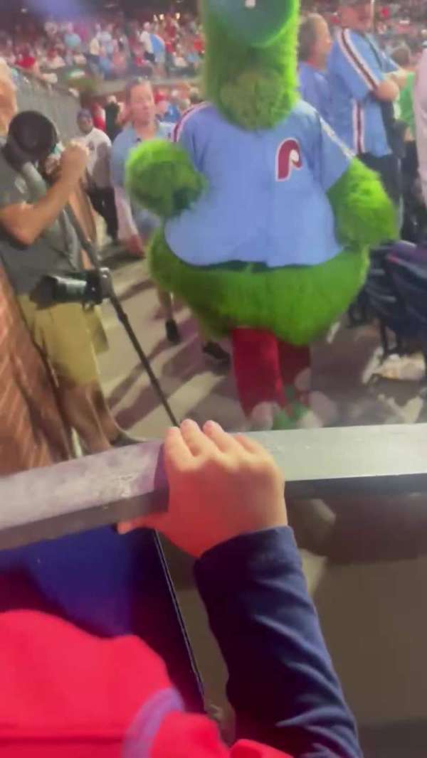 Citizens Bank Park, section: 118, row: 20, seat: 8