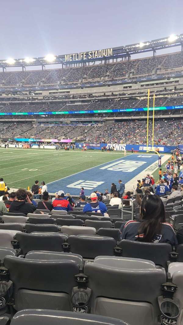 MetLife Stadium, section: 133, row: 19, seat: 4