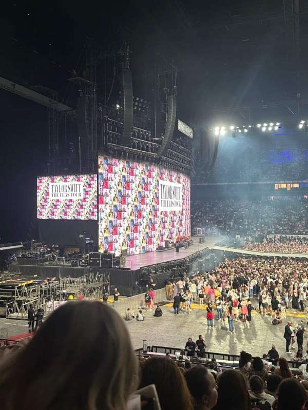 Paris La Défense Arena, section: 103, row: 26, seat: 12