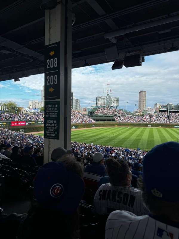 Wrigley field, section: 209, row: 10, seat: 4