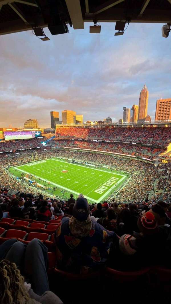 Huntington Bank Field, section: 540, row: 28, seat: 16