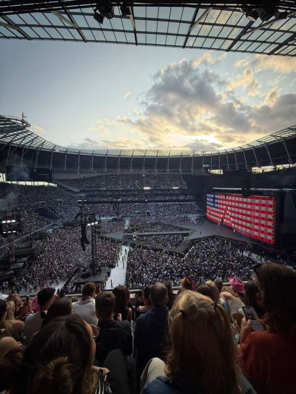 Tottenham Hotspur Stadium, section: 527, row: 5