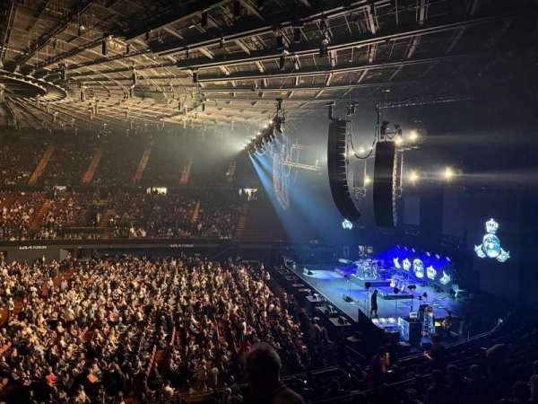 Kia Forum, section: 111, row: 14, seat: 1