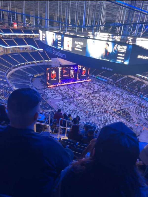 SoFi Stadium, section: 522, row: 19, seat: 18