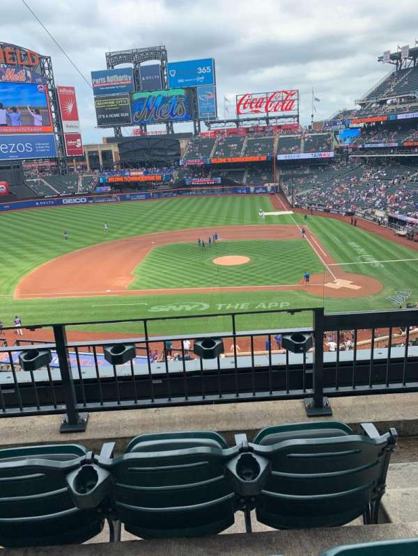 Citi Field, section: 325, row: 3, seat: 2
