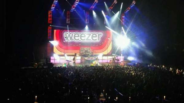 Jones Beach Theater, section: 205, row: DD, seat: 26