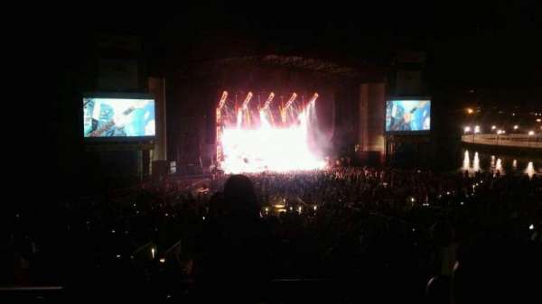 Jones Beach Theater, section: 205, row: DD, seat: 26