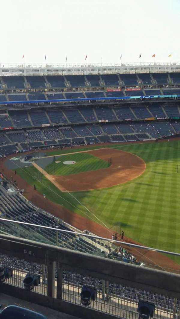 Yankee Stadium, section: 409, row: 3, seat: 3