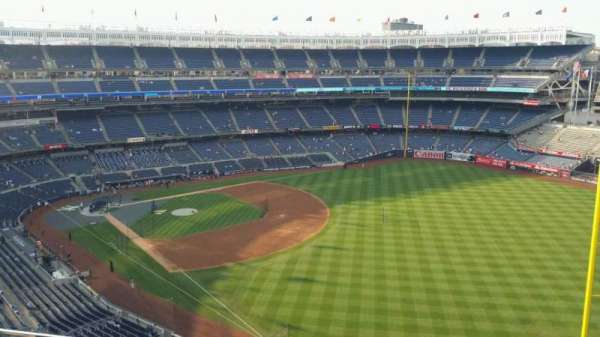 Yankee Stadium, section: 409, row: 3, seat: 4