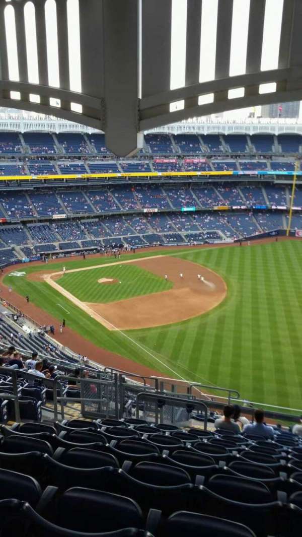 Yankee Stadium, section: 409, row: 14, seat: 22