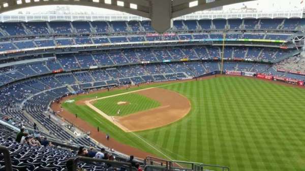 Yankee Stadium, section: 409, row: 14, seat: 25