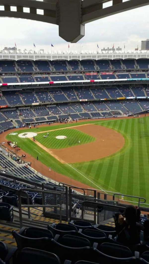 Yankee Stadium, section: 409, row: 12, seat: 21