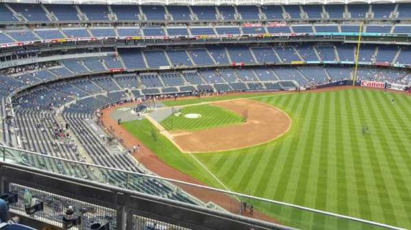 Yankee Stadium, section: 409, row: 3, seat: 2