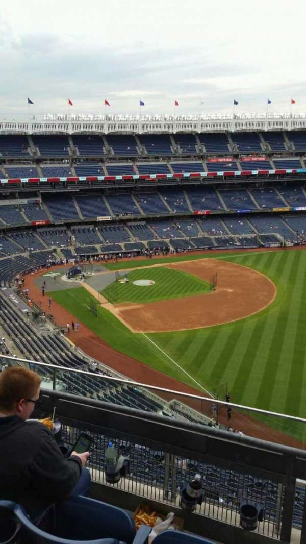 Yankee Stadium, section: 409, row: 3, seat: 5