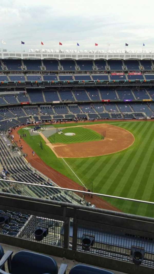 Yankee Stadium, section: 408, row: 3, seat: 10
