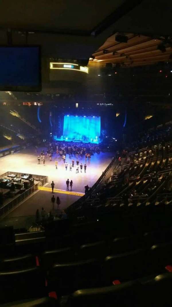 Madison Square Garden, section: 206, row: 5, seat: 8