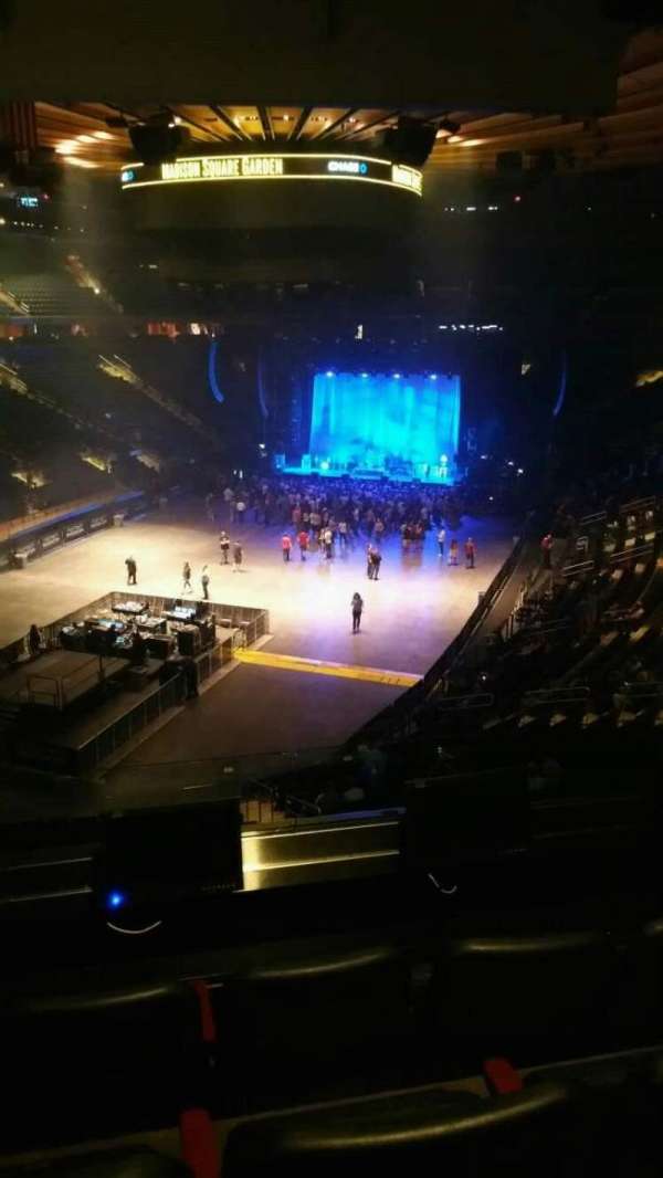 Madison Square Garden, section: 206, row: 4, seat: 3