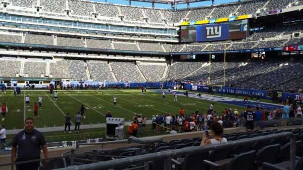 MetLife Stadium, section: 137, row: 15, seat: 28
