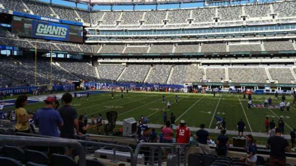 MetLife Stadium, section: 139, row: 27, seat: 30