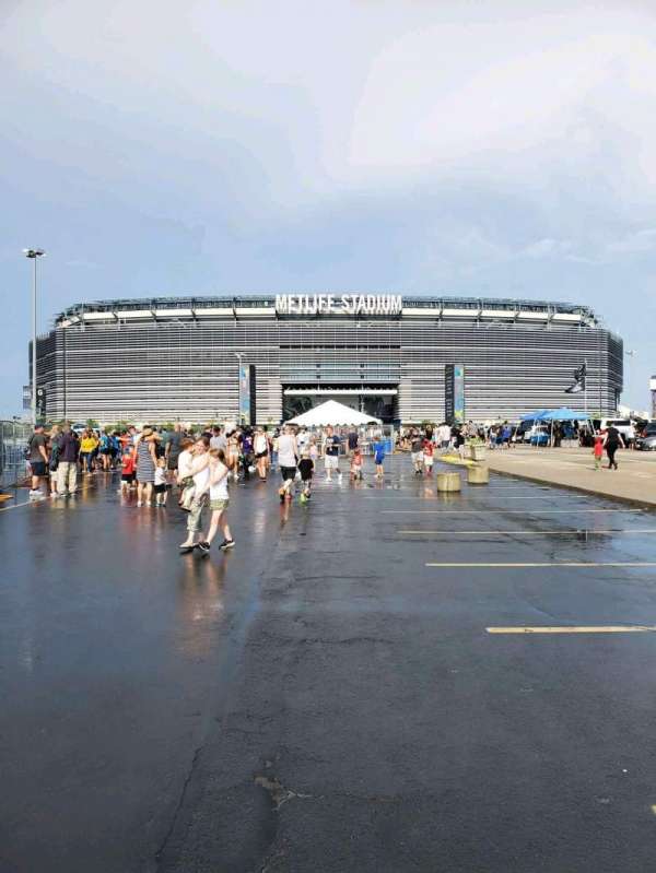 MetLife Stadium, section: Metlife Gate