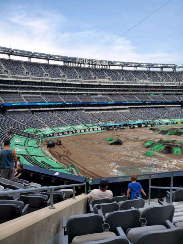 MetLife Stadium, section: 245C, row: 6, seat: 4