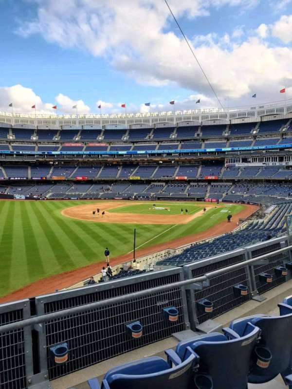 Yankee Stadium, section: 231, row: 3, seat: 9