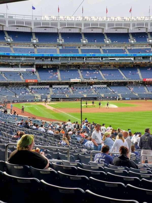 Yankee Stadium, section: 108, row: 17, seat: 9