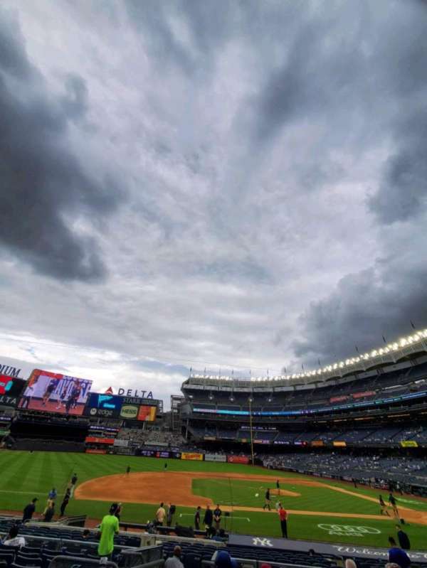 Yankee Stadium, section: 124, row: 10, seat: 18
