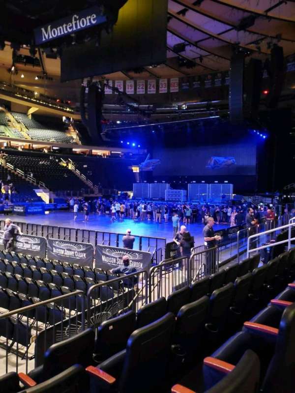 Madison Square Garden, section: 106, row: 4, seat: 6