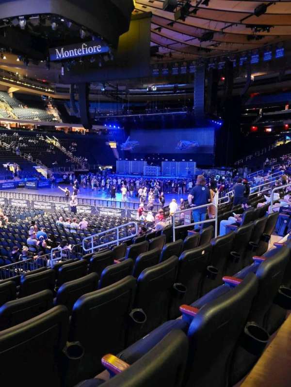 Madison Square Garden, section: 105, row: 9, seat: 7