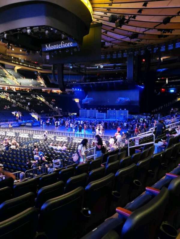 Madison Square Garden, section: 105, row: 9, seat: 5