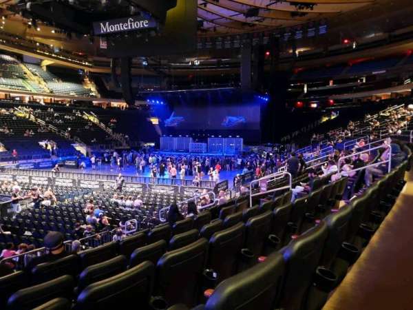 Madison Square Garden, section: 105, row: 9, seat: 4