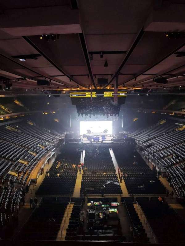 Madison Square Garden, section: 305, row: 1, seat: 3