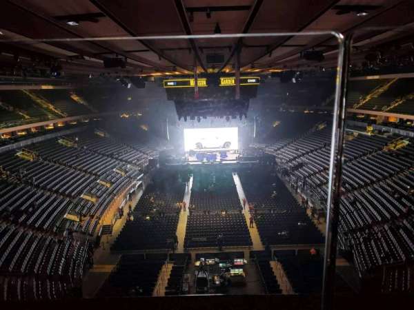 Madison Square Garden, section: 305, row: 1, seat: 4
