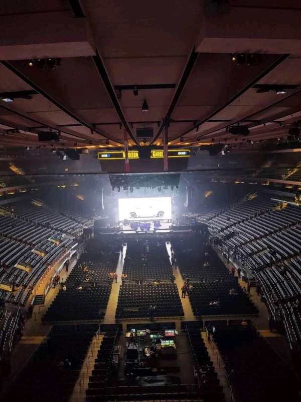 Madison Square Garden, section: 305, row: 1, seat: 5