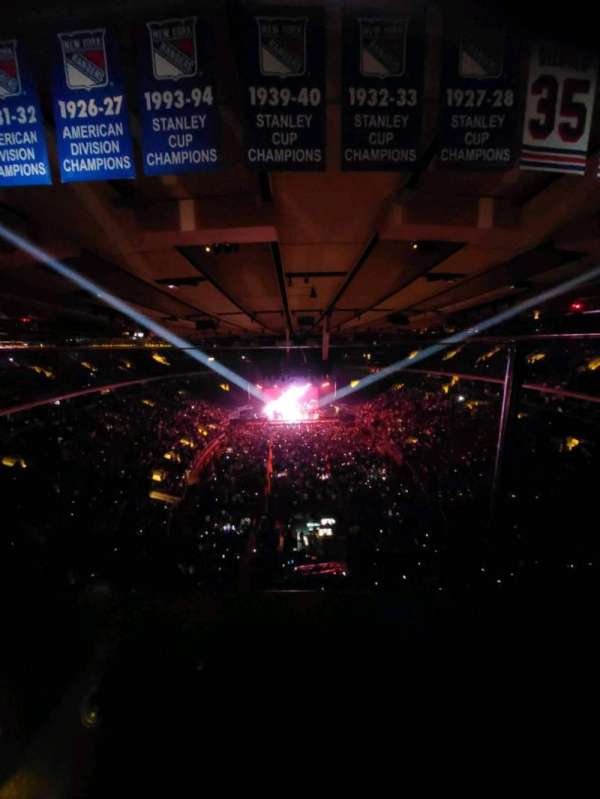 Madison Square Garden, section: 305, row: 1, seat: 2